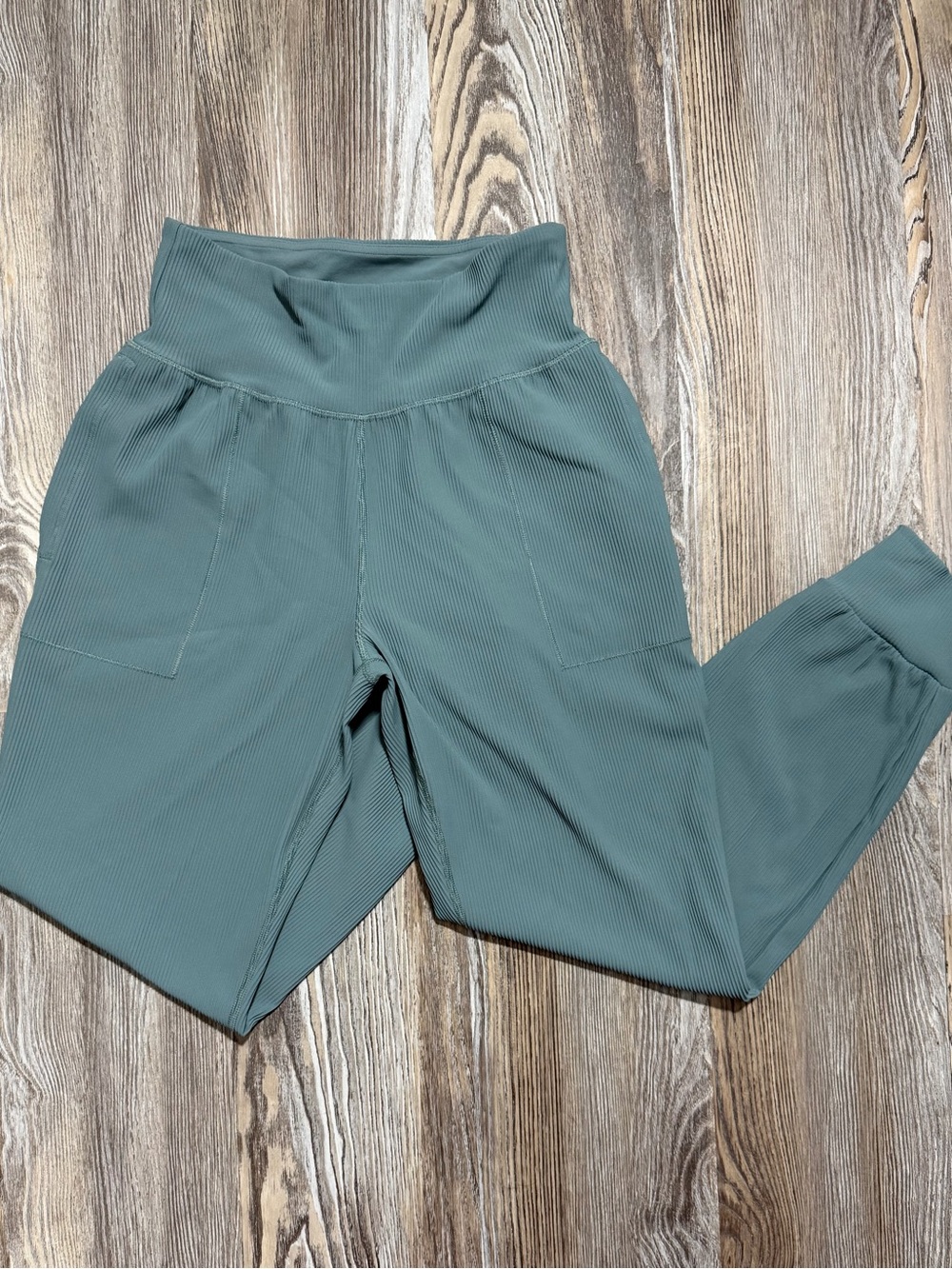 Women’s Athleta Salutation Ribbed Joggers - Sage Green, size Medium